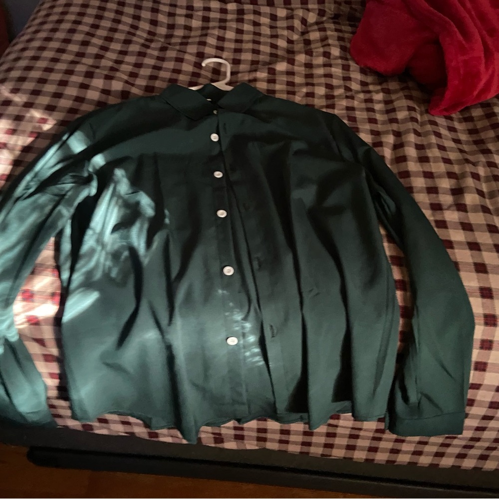 This is a shirt that does not have a brand and   it’s green